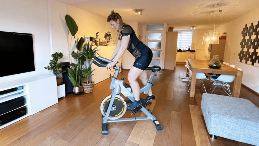 Stéfani Warning: Spinning from the comfort of your home Bluefin Fitness